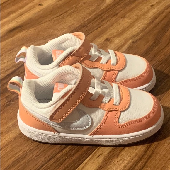 Nike - Picture 2 of 3